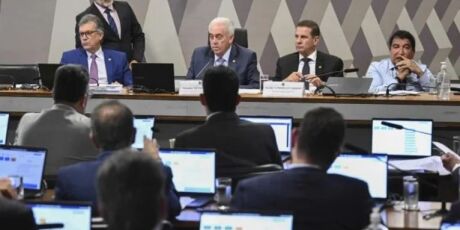 Com pouca resist&ecirc;ncia do governo, CCJ aprova, por 17 a 7, projeto de&nbsp;Dosimetria