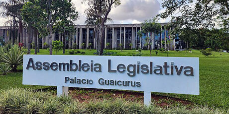 Poderes ignoram crise e projetam gastan&ccedil;a de era das 'vacas gordas'