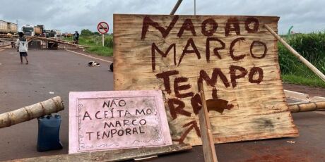Ind&iacute;genas tomam anel vi&aacute;rio em MS em bloqueio contra o Marco Temporal