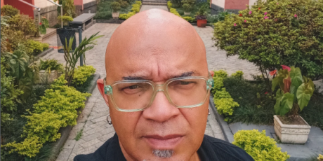 Cantor que passou mal antes do show é submetido a cirurgia cardíaca