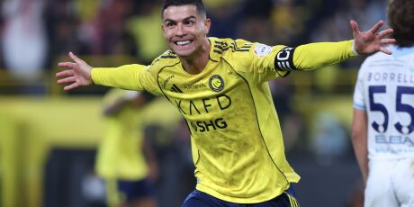 Cristiano Ronaldo marca 2 na vit&oacute;ria do Al Nassr e fica a 44 do mil&eacute;simo gol