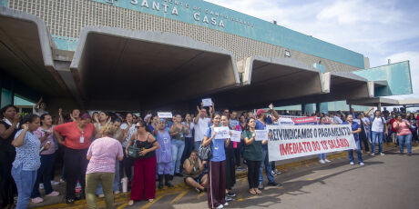 Ap&oacute;s &ocirc;nibus, Santa Casa &eacute; quem para agora por falta de 13&deg; sal&aacute;rio