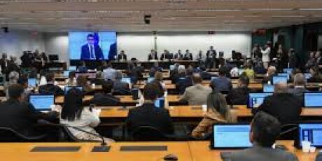 Congresso aprova LDO 2026 com calendário de emendas e aval para governo buscar piso da meta