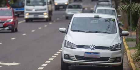 T&aacute;xis que completaram 10 anos poder&atilde;o rodar por mais 6 meses