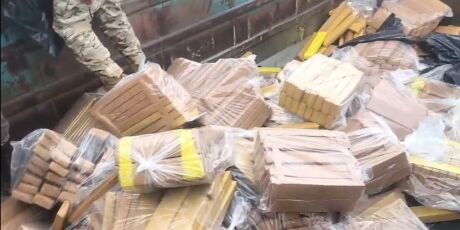 Traficante cruza rota alternativa e acaba preso com 6 toneladas de maconha