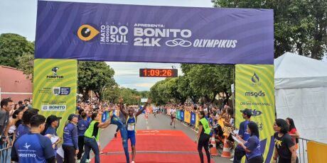 Queniano vence 21k em Bonito; atleta de Campo Grande chega em 1&ordm; no feminino