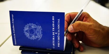 Homem registrado como empregado dom&eacute;stico com sal&aacute;rio de R$ 48 mil ser&aacute; indenizado