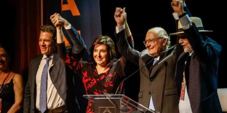 Prerrogativas homenageia Tebet e a convida para integrar chapa lulista em SP