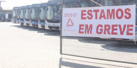 Donos de &ocirc;nibus atribuem greve a d&iacute;vida de R$ 39 milh&otilde;es da prefeitura