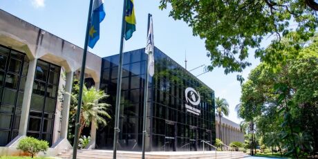 TCE v&ecirc; ind&iacute;cio de sobrepre&ccedil;o e trava preg&atilde;o de R$ 58 milh&otilde;es