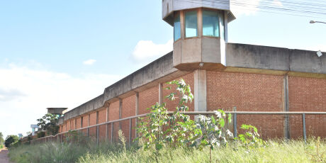 Presos provis&oacute;rios lotam cadeias de MS e atingem superlota&ccedil;&atilde;o de 1.500%