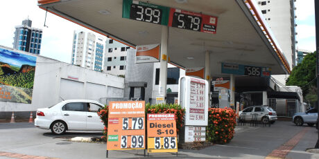 Petrobras baixa pre&ccedil;o da gasolina h&aacute; um ano, mas postos da Capital aumentam
