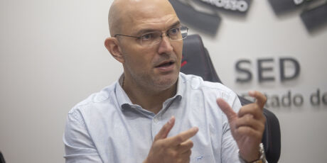 "A gente entrega, em m&eacute;dia, uma escola reformada a cada 6 dias"