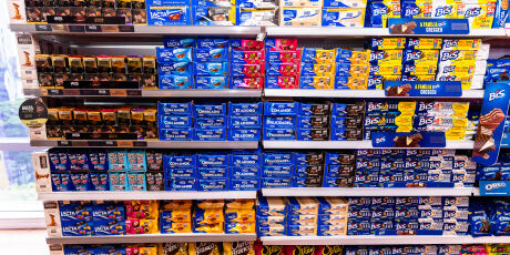 Anvisa determina recolhimento de glitter com pl&aacute;stico e chocolate da Lacta