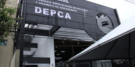 Pol&iacute;cia Civil prende homem de 60 anos por bater nas n&aacute;degas de adolescente