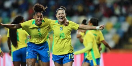 Sele&ccedil;&atilde;o feminina de futebol quer se fortalecer para a Copa do Mundo no Brasil