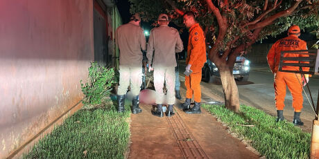 Homem &eacute; morto a facadas ap&oacute;s assediar mulher de amigo