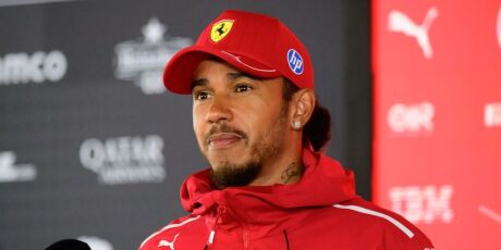 F-1: Ferrari anuncia troca de engenheiro de Lewis Hamilton ap&oacute;s desempenho ruim em 2025