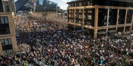 Agentes do ICE matam homem durante protesto em Minneapolis, nos EUA
