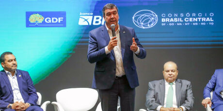 Riedel chega ao &uacute;ltimo ano de governo ainda com muitas promessas a cumprir