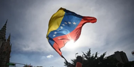 China, R&uacute;ssia e Ir&atilde; condenam a&ccedil;&atilde;o dos EUA; Macron manifesta apoio