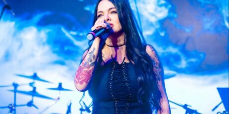 Cantora de dupla sertaneja tem apartamento destru&iacute;do por chamas