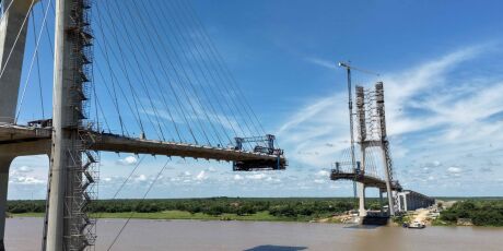 Ponte da Rota Bioce&acirc;nica est&aacute; a 128 metros de ligar Brasil e Paraguai
