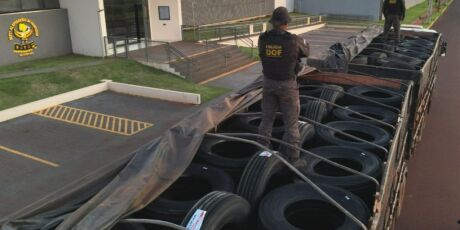 Ap&oacute;s uma semana, Pol&iacute;cia Militar volta a apreender carreta carregada de pneus na MS-164