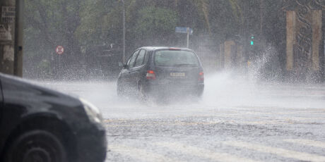 Chuva invade ag&ecirc;ncia do Detran e atendimento &eacute; suspenso em Terenos