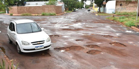 Prefeitura acelerou tapa-buracos, mas problema est&aacute; longe do fim