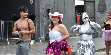 Chuva n&atilde;o impede foli&otilde;es de aproveitarem show de Valesca Popozuda no Farofolia