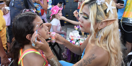 Da matin&ecirc; at&eacute; a madrugada, Carnaval de rua arrasta multid&atilde;o em Campo Grande