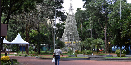 Prefeitura "esquece" decora&ccedil;&atilde;o natalina na Pra&ccedil;a Ary Coelho