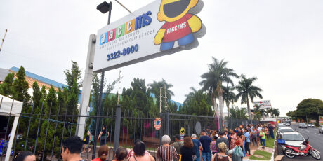 Bazar da AACC-MS ter&aacute; Iphone lacrado por R$ 2,4 mil