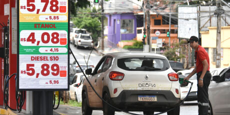 Mesmo ap&oacute;s queda de pre&ccedil;os na estatal, combust&iacute;veis seguem em alta nos postos