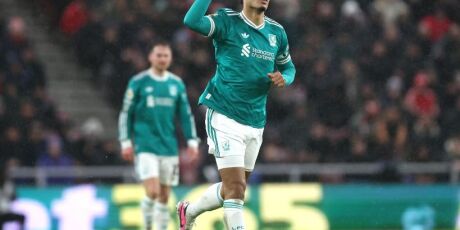 Liverpool quebra s&eacute;rie invicta caseira do Sunderland e entra na briga pelo G-4 na Inglaterra