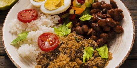 Especialista indica o que comer antes, durante e depois de curtir os blocos de Carnaval