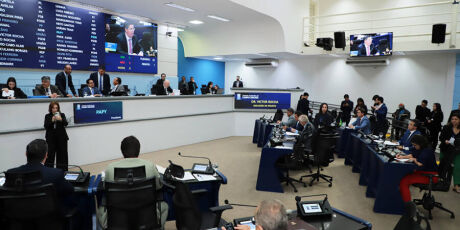 Vereadores aprovam projeto que pro&iacute;be pessoas trans de usarem banheiro feminino