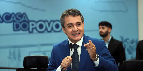 Perd&atilde;o a vereador que n&atilde;o votou contra a taxa do lixo abre crise no PT do Estado