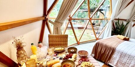 Conhe&ccedil;a op&ccedil;&otilde;es de chal&eacute;s em para&iacute;so natural para fugir da rotina