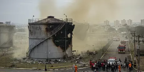 Explos&atilde;o em tanque leva &agrave; evacua&ccedil;&atilde;o de 118 moradores de Volta Redonda