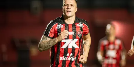 Vit&oacute;ria abre o Brasileir&atilde;o com vit&oacute;ria e estreia do novo patrocinador no Barrad&atilde;o
