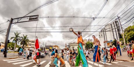 Imagin&aacute;rio Maracangalha oferece curso gratuito de teatro de rua em Campo Grande