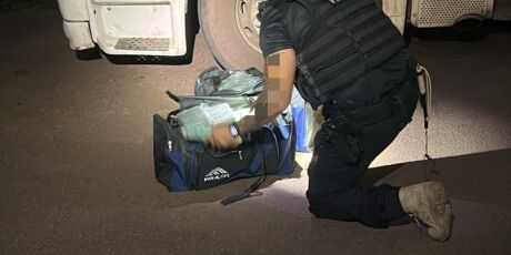 PF apreende quase 70 kg de coca&iacute;na em caminh&atilde;o carregado com min&eacute;rio