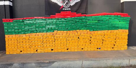 Persegui&ccedil;&atilde;o termina em acidente e apreens&atilde;o de 500 kg em drogas na BR-163