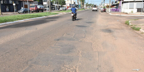 Prefeitura promete programa de obras de recapeamento nas 7 regi&otilde;es da Capital