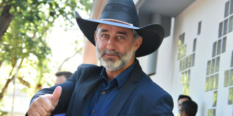 "Mais Louco do Brasil" desiste de disputar elei&ccedil;&atilde;o e segue no cargo de prefeito