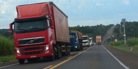 Sem ades&atilde;o &agrave; greve, MS registra indigna&ccedil;&atilde;o de caminhoneiros com alta do diesel