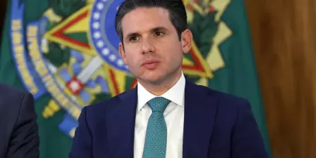 Motta diz que Gleisi fez 'grande trabalho' e n&atilde;o faltou di&aacute;logo com governo apesar de 'embates'
