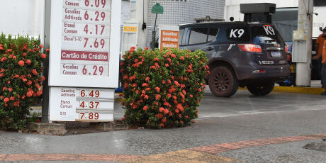 Pre&ccedil;o do &oacute;leo diesel j&aacute; passa de R$ 7 e deve subir ainda mais 